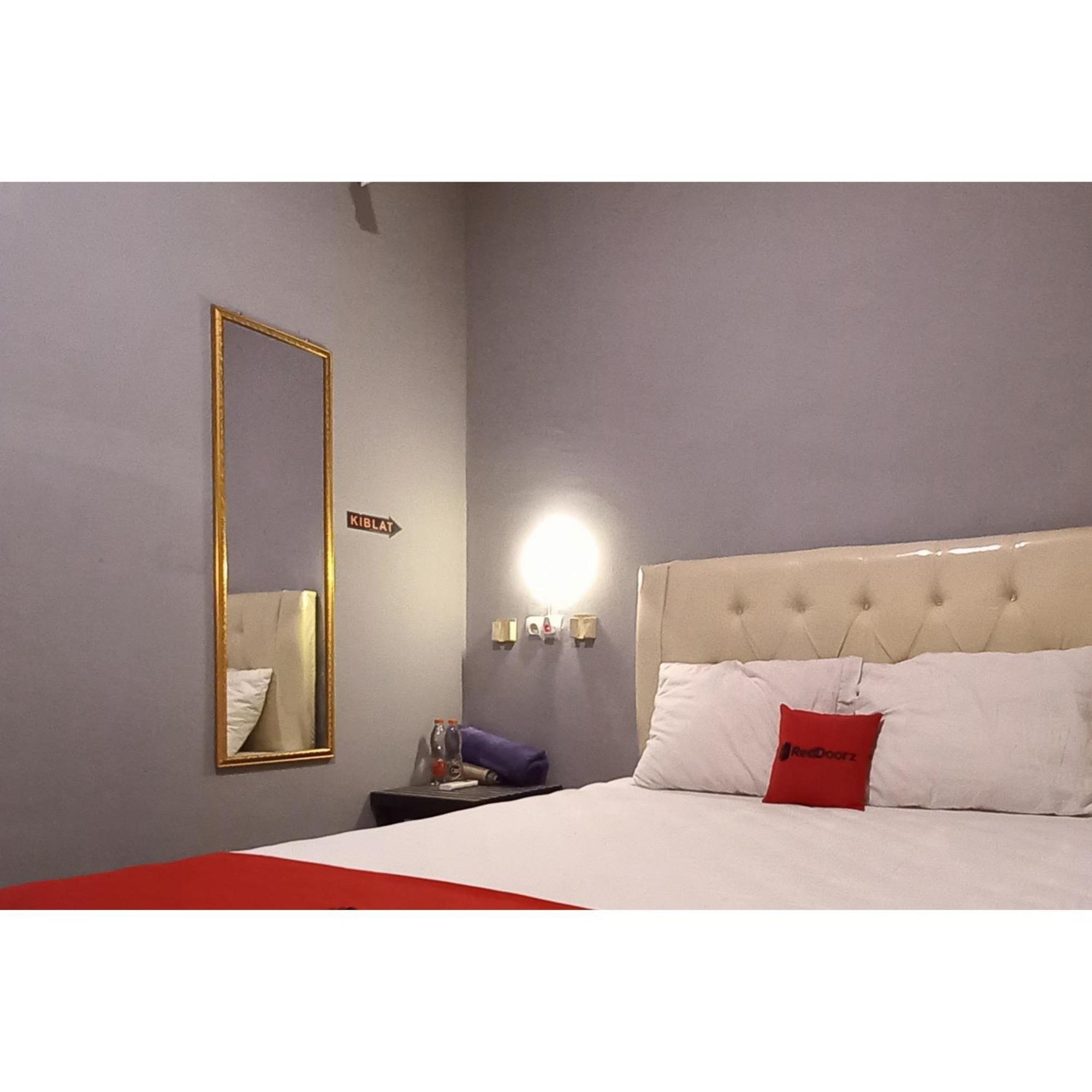 Reddoorz At Deluxe Hotel Near Terminal Purabaya Bungurasih سيدوارجو المظهر الخارجي الصورة
