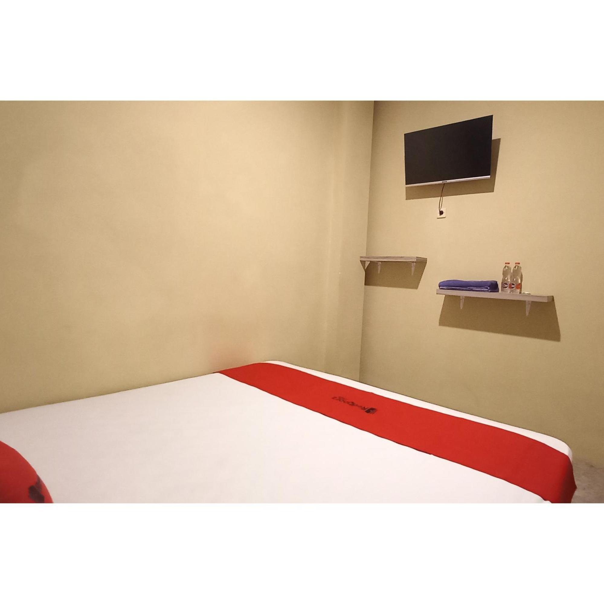 Reddoorz At Deluxe Hotel Near Terminal Purabaya Bungurasih سيدوارجو المظهر الخارجي الصورة