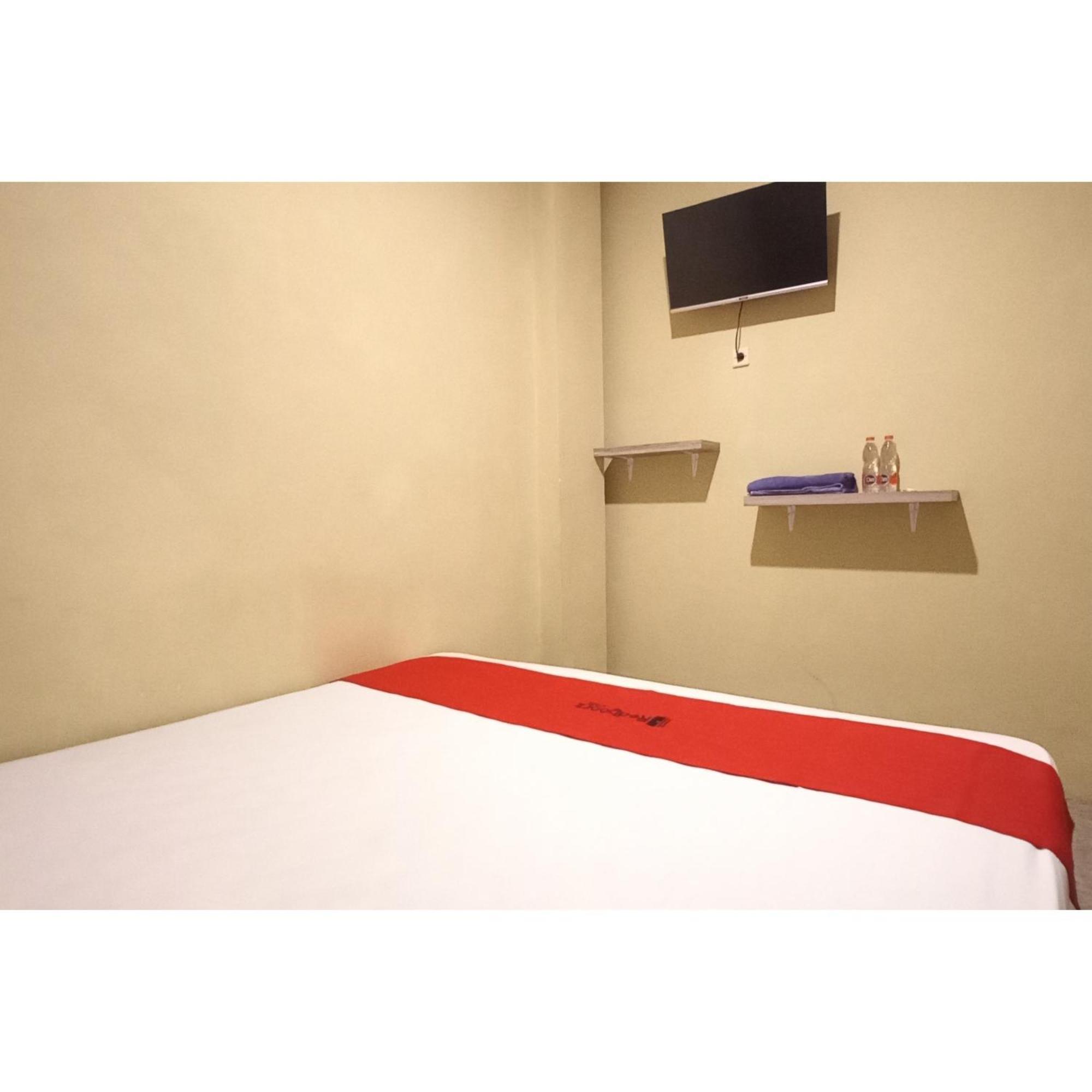 Reddoorz At Deluxe Hotel Near Terminal Purabaya Bungurasih سيدوارجو المظهر الخارجي الصورة