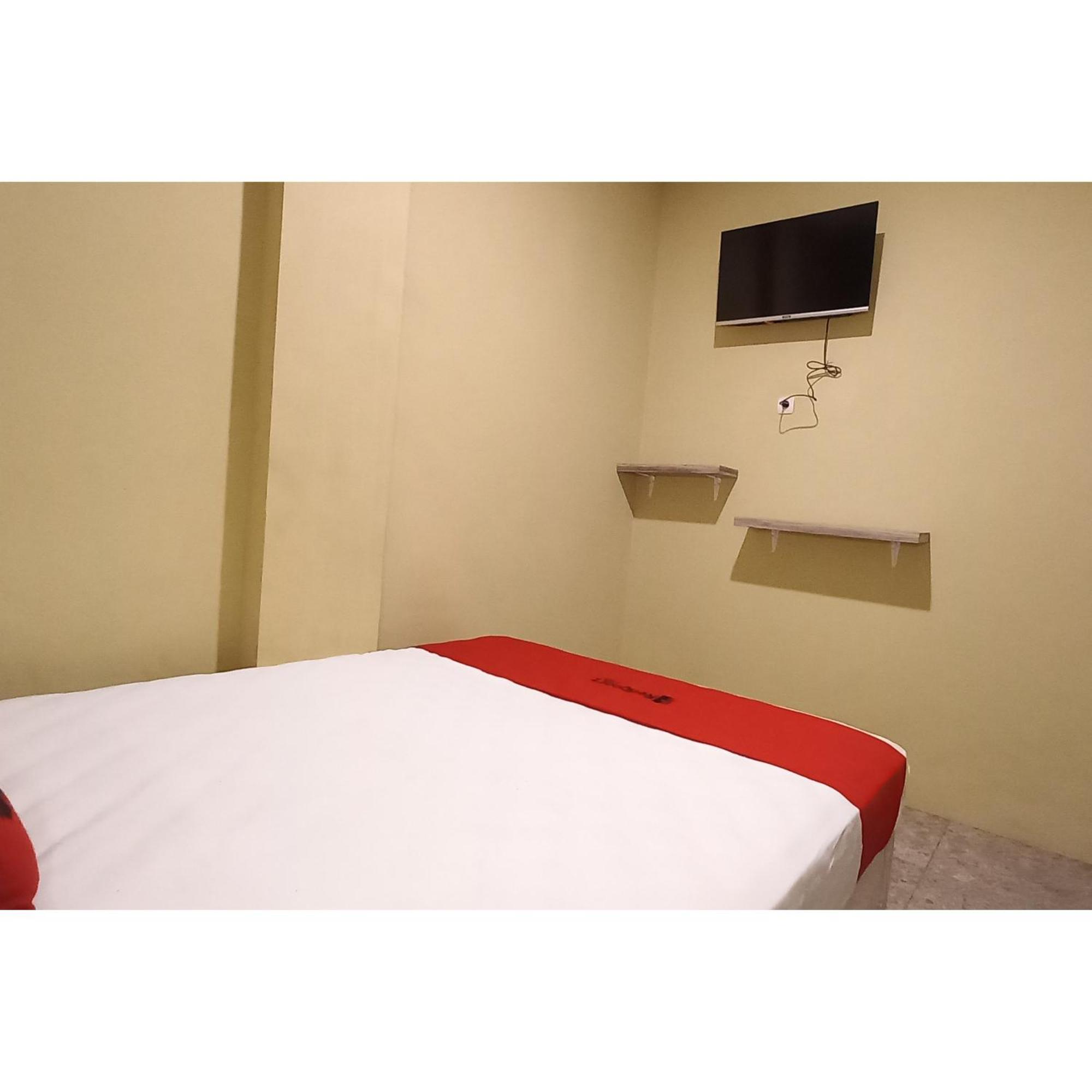 Reddoorz At Deluxe Hotel Near Terminal Purabaya Bungurasih سيدوارجو المظهر الخارجي الصورة