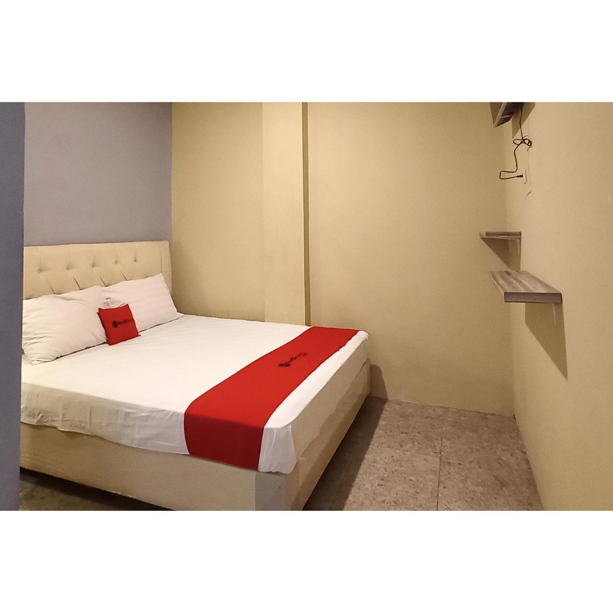 Reddoorz At Deluxe Hotel Near Terminal Purabaya Bungurasih سيدوارجو المظهر الخارجي الصورة