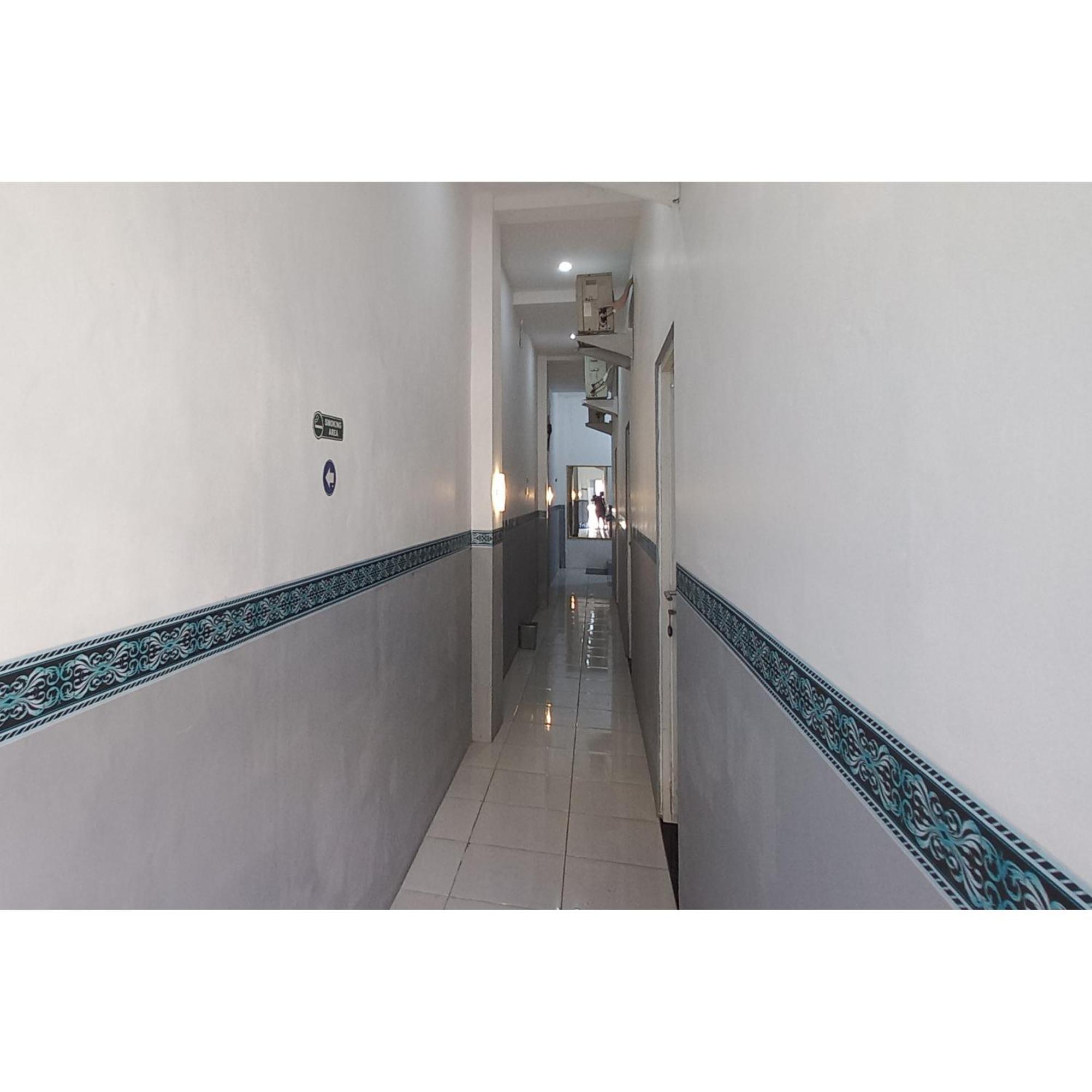 Reddoorz At Deluxe Hotel Near Terminal Purabaya Bungurasih سيدوارجو المظهر الخارجي الصورة