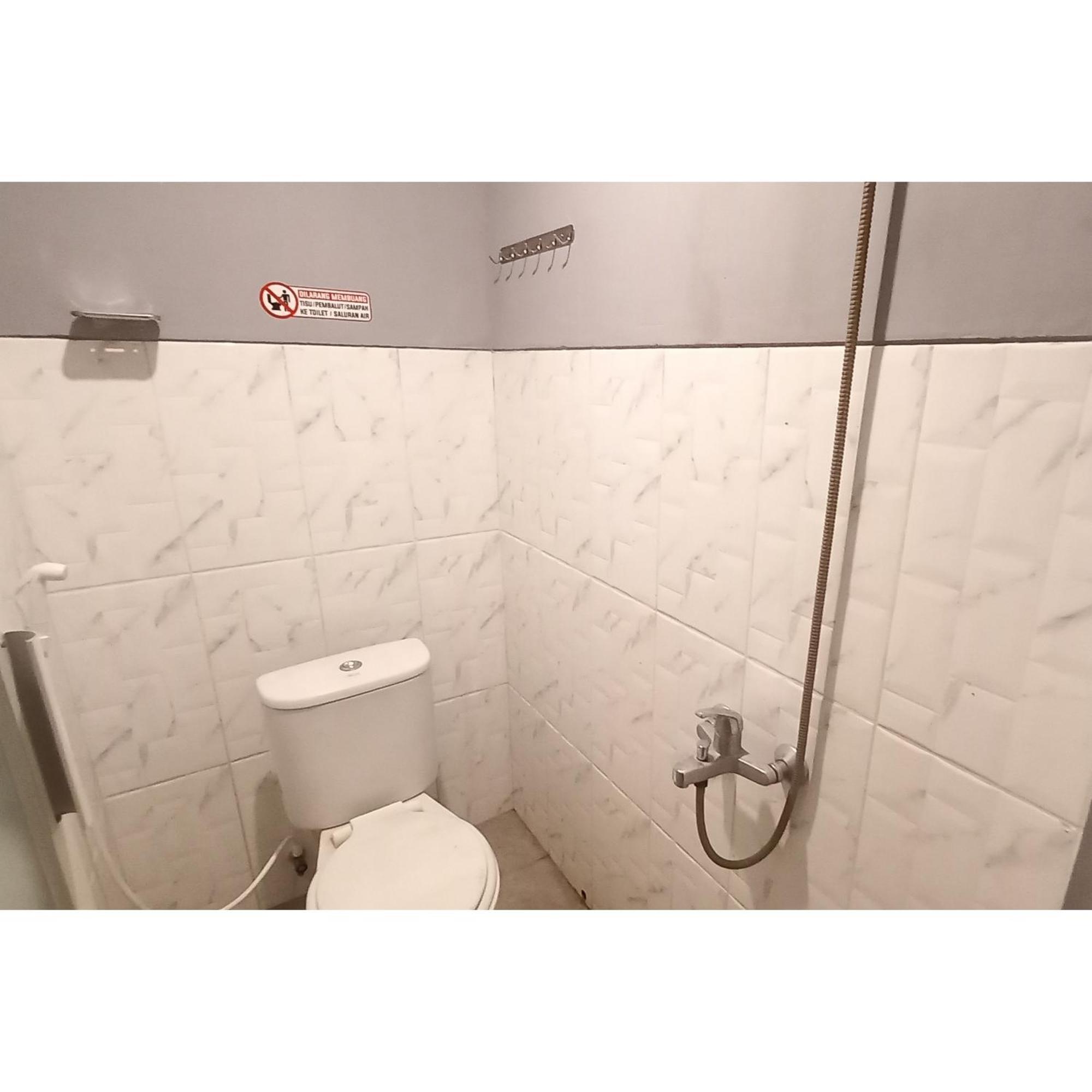 Reddoorz At Deluxe Hotel Near Terminal Purabaya Bungurasih سيدوارجو المظهر الخارجي الصورة