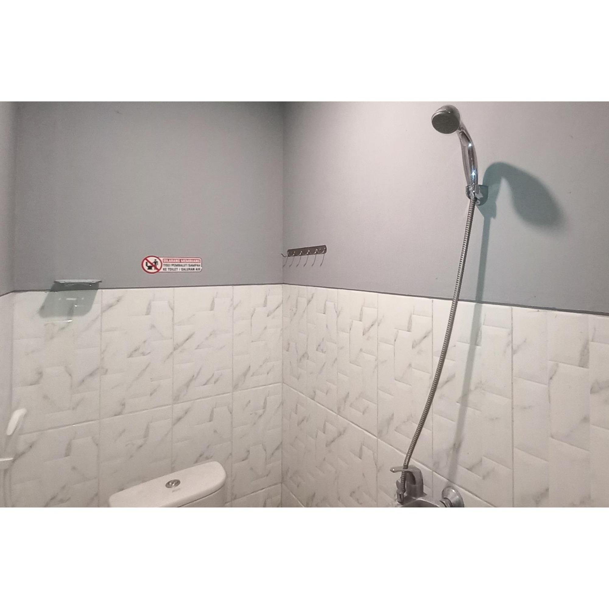 Reddoorz At Deluxe Hotel Near Terminal Purabaya Bungurasih سيدوارجو المظهر الخارجي الصورة