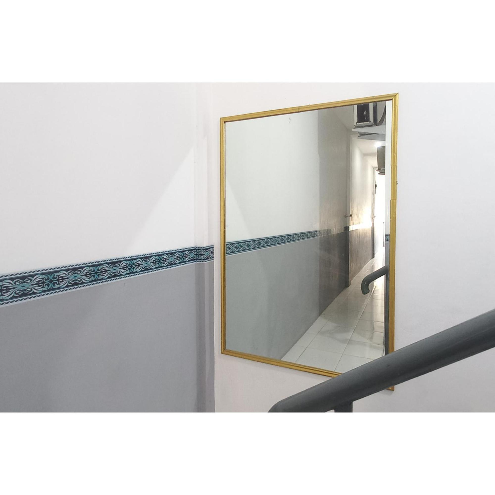Reddoorz At Deluxe Hotel Near Terminal Purabaya Bungurasih سيدوارجو المظهر الخارجي الصورة
