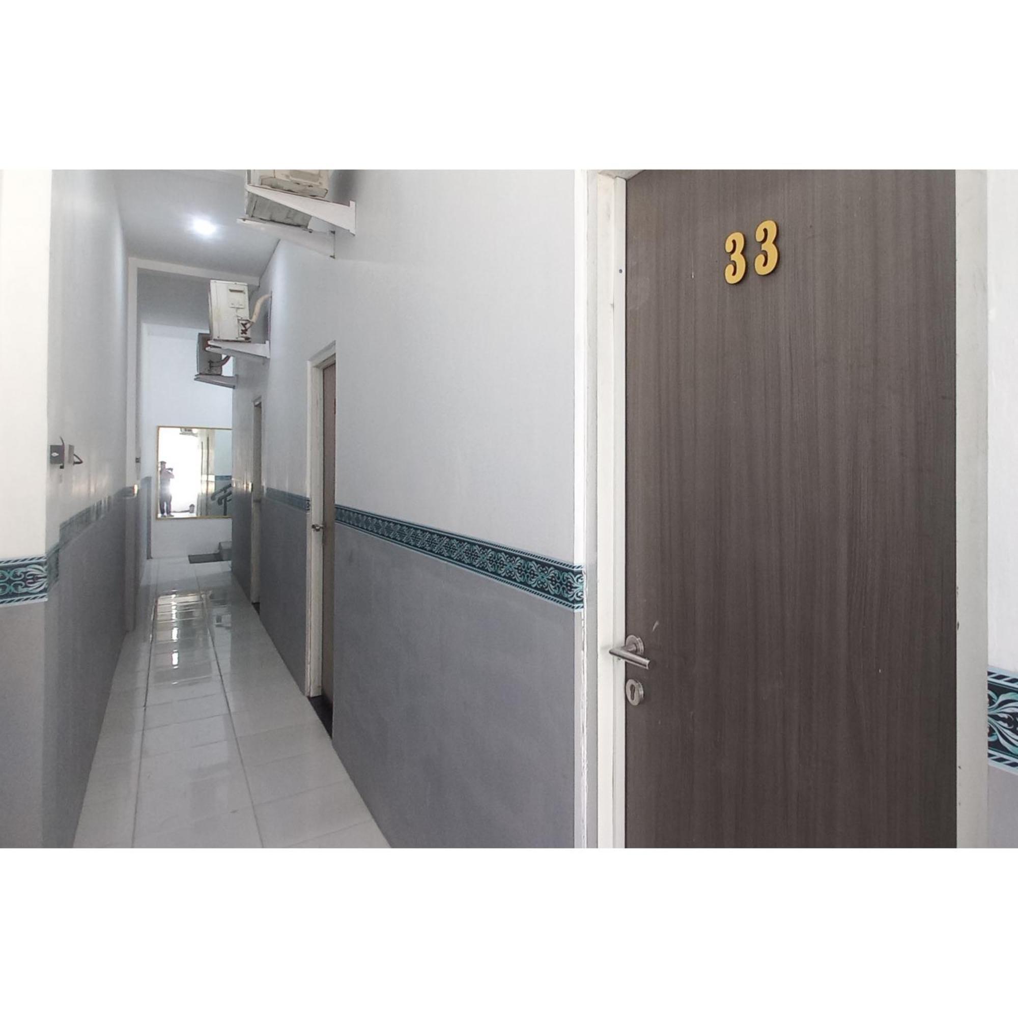 Reddoorz At Deluxe Hotel Near Terminal Purabaya Bungurasih سيدوارجو المظهر الخارجي الصورة